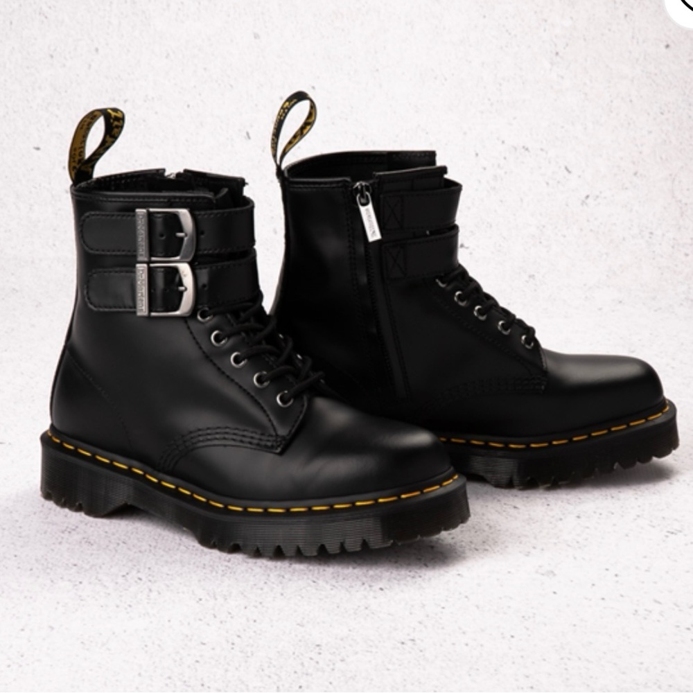 DR MARTEN 1460 BOOTS